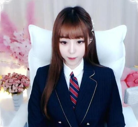 dnf主播奶糖叫什么名字